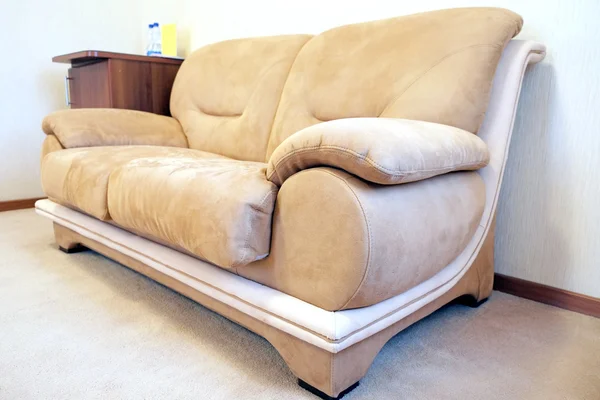 Beige Sofa im Zimmer — Stockfoto