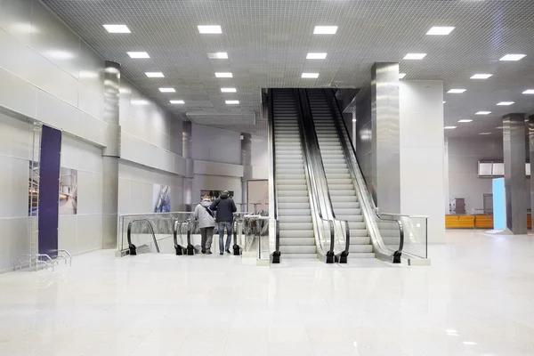 Crocus stadshuset rulltrappor — Stockfoto