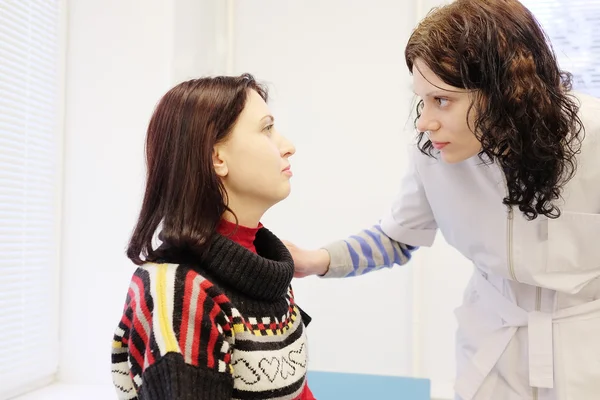 Paciente mulher no médico — Fotografia de Stock