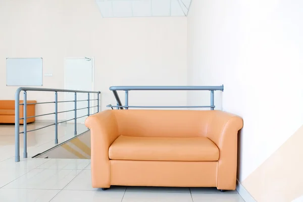 Modernes Ledersofa — Stockfoto