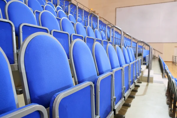 Assentos do estádio azul — Fotografia de Stock