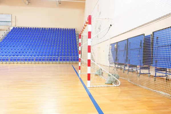 Interiorul unui Palat al Sportului, o sală pentru jocuri sportive — Fotografie, imagine de stoc