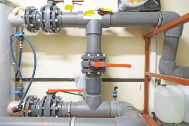 Plastik borular ve valfler