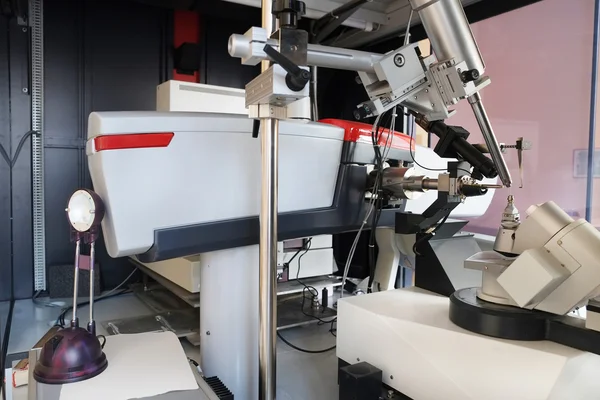 X - straal diffractometer in laboratorium — Stockfoto