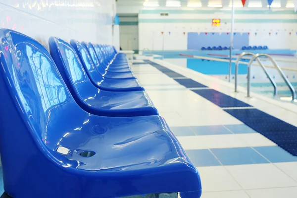 Innenraum eines öffentlichen Schwimmbades — Stockfoto