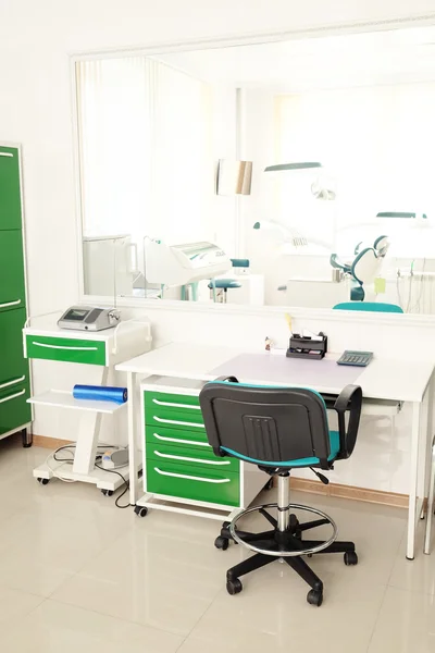 Escritorio del médico en la clínica dental — Foto de Stock