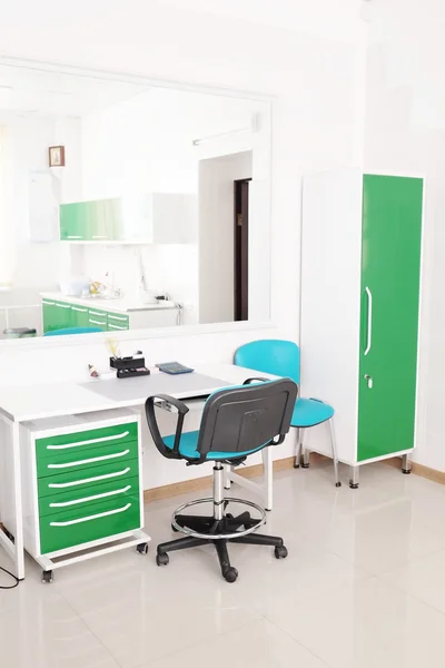 Läkarens desk i tandvårdsklinik — Stockfoto