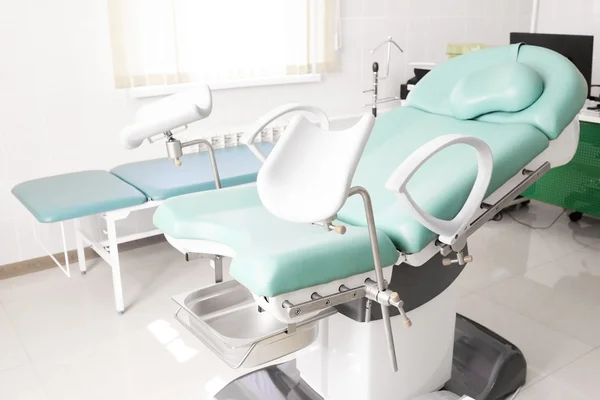 foto-ginekologicheskogo-stula-s-devushkoy-babe-vnutri