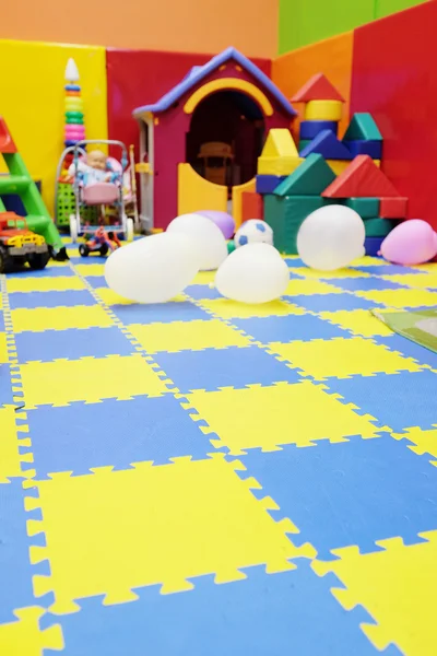 Muitos brinquedos na sala de jogos — Fotografia de Stock