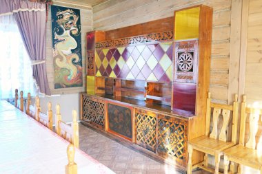 Ahşap evde yemek odası