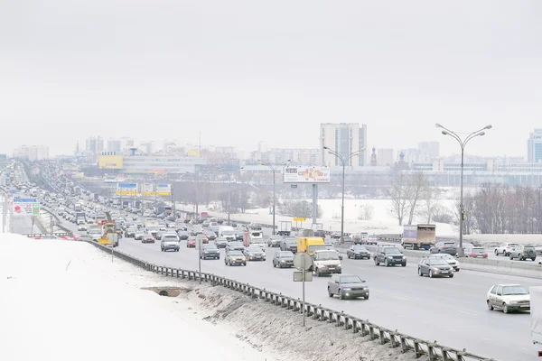 Dopravní jam na dálnici v Moskvě — Stock fotografie