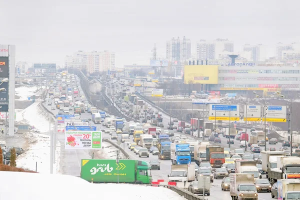 Dopravní jam na dálnici v Moskvě — Stock fotografie