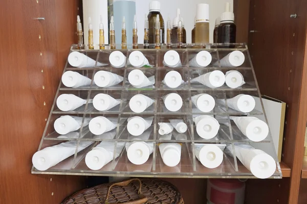 Cosmetische crème in beauty salon — Stockfoto