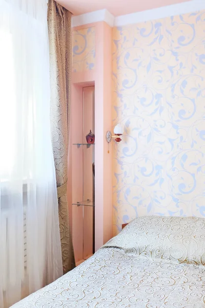 Slaapkamer interieur in een motel — Stockfoto