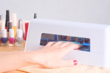 Uv lambası tırnaklarında