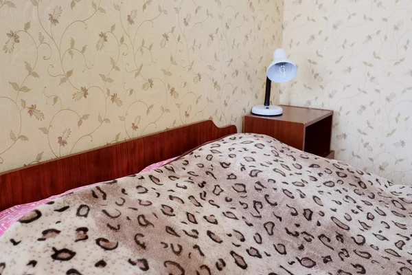 Schlafzimmereinrichtung in einem Motel — Stockfoto