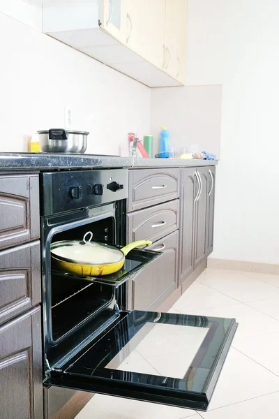 Imagem de uma cozinha moderna — Fotografia de Stock