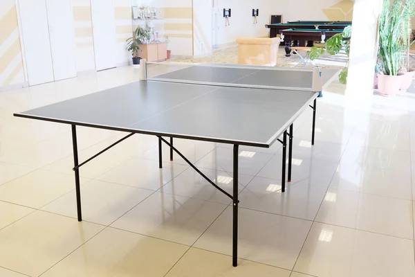 Tennis de table dans un intérieur — Photo