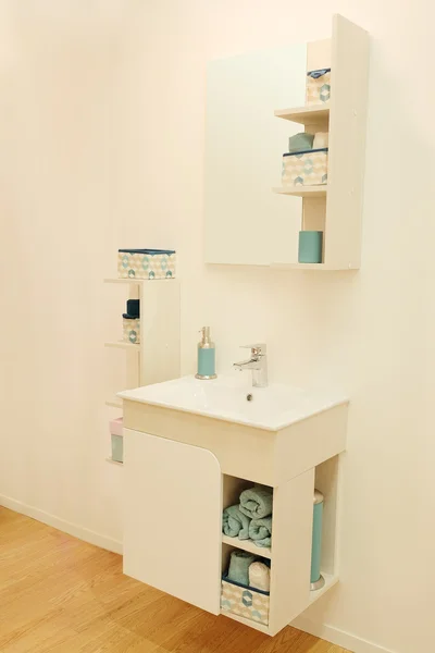 New washbowl with mirror in bathroom — Stock Photo, Image