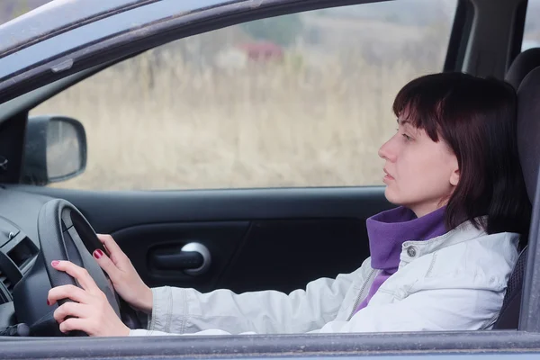 Mujer conduciendo coche —  Fotos de Stock