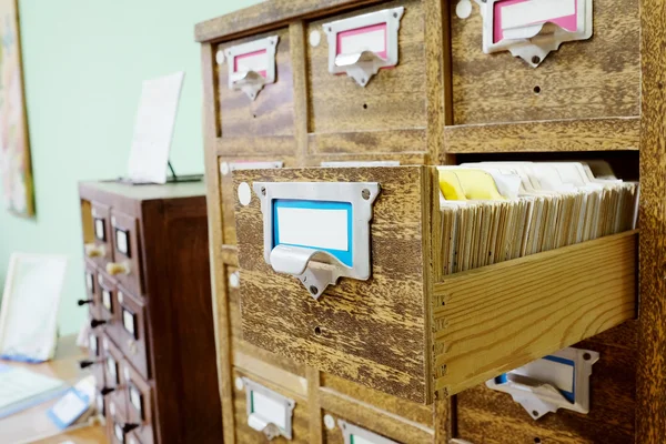 Catálogo de tarjetas en la biblioteca — Foto de Stock