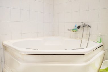 Köşe için büyük küvet