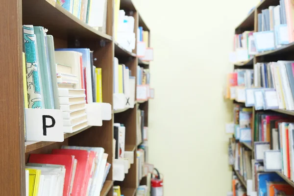 Bookshelf in public library — Stock Photo, Image