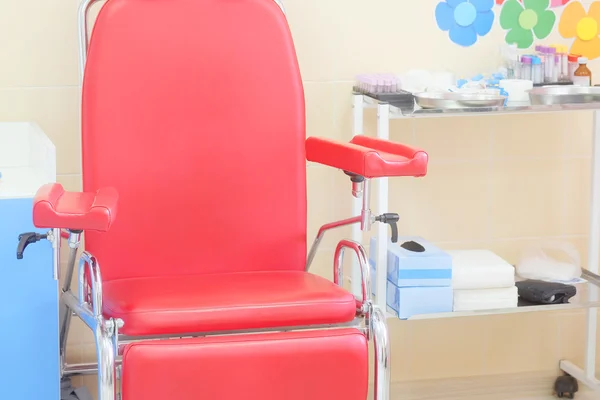 Enjeksiyon için kırmızı sandalye — Stok fotoğraf