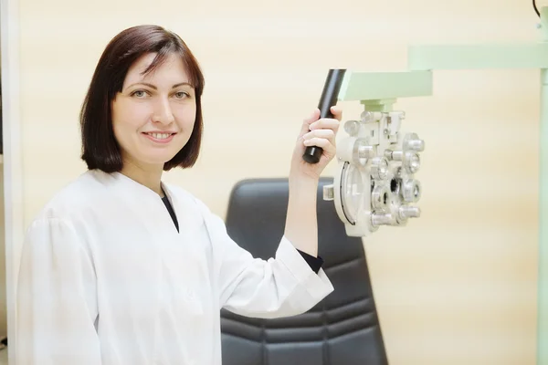 Doctor optometrist in ophthalmology clinic — Stock Photo, Image