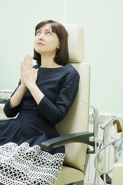 Mulher na recepção de médico ENT — Fotografia de Stock