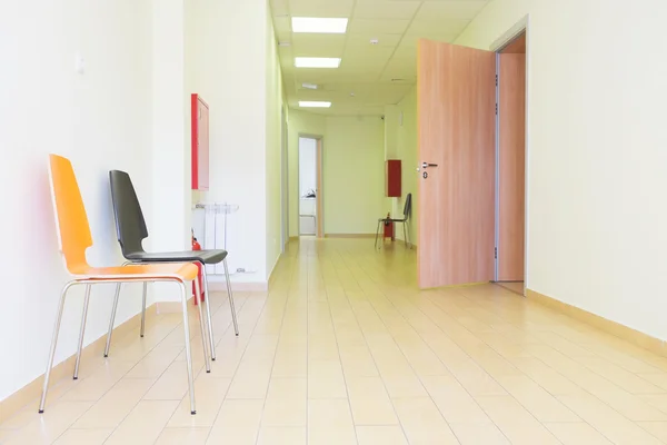 Interior de un pasillo del hospital — Foto de Stock