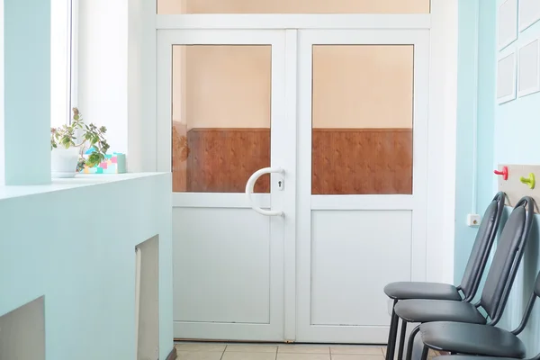 Waiting room with leather chairs — Stock Photo, Image