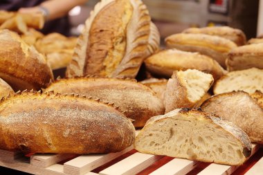 Fırında taze ekmek.