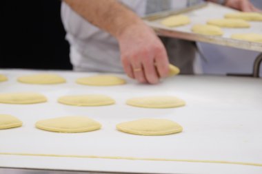 Ekmek üretim hattı