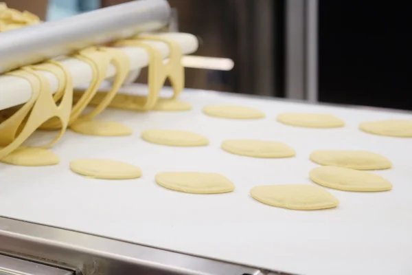 Línea de producción en panadería — Foto de Stock