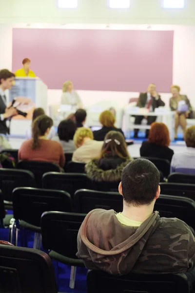 Publikum im Konferenzsaal — Stockfoto