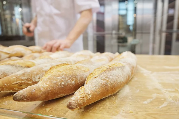 Pane fresco in panetteria — Foto Stock