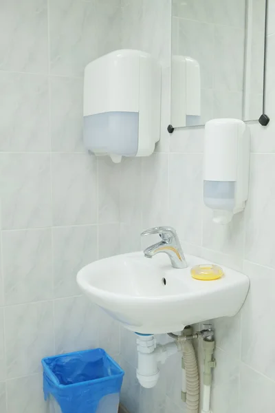 Sink at medical doctor's office — Stock Photo, Image