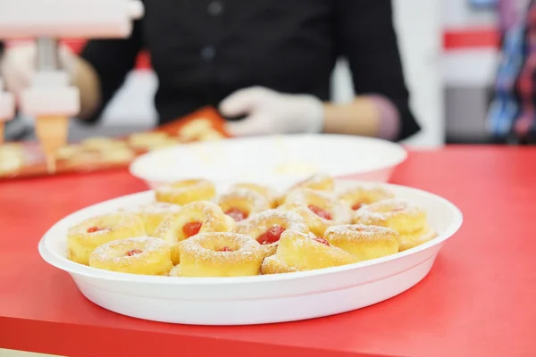 Cookies on a plastic plate — Stock Photo, Image