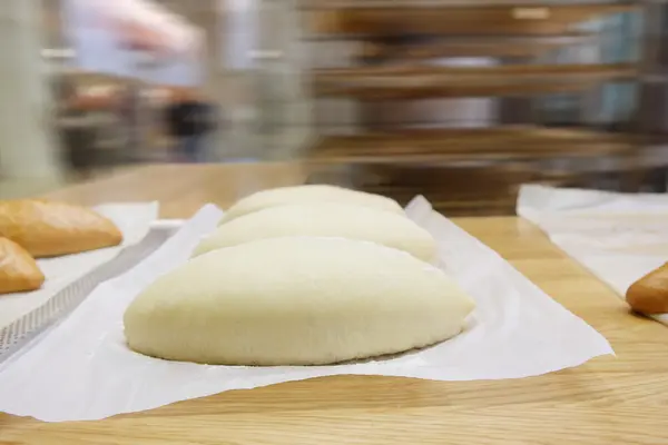 Bread before placing — Stock Photo, Image