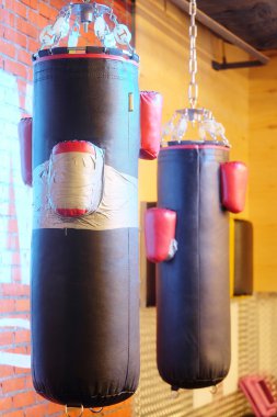 kum torbaları içinde jimnastik salonu