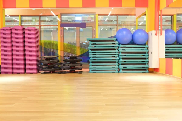 Innenraum eines Fitnesscenters — Stockfoto