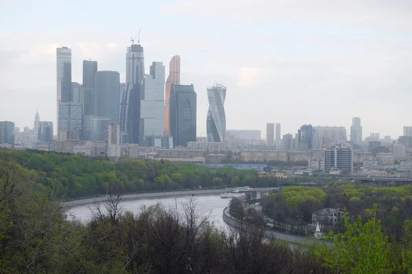 Вид с Воробьевых гор в Москве — стоковое фото