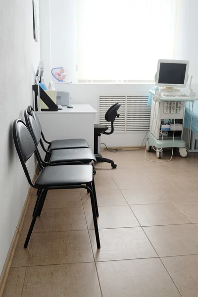 Sala com equipamento de diagnóstico de ultra-som — Fotografia de Stock