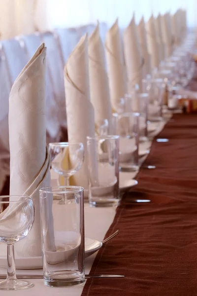 Afbeelding van een geserveerd tafel in een restaurant — Stockfoto