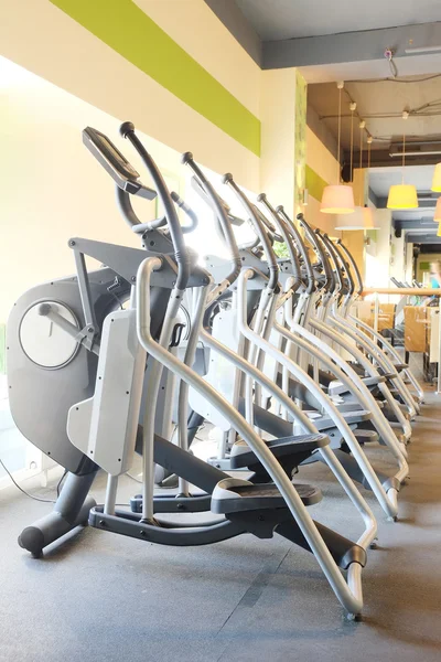 Fitness club gym med sportutrustning — Stockfoto