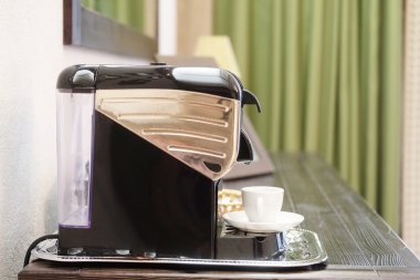 Kahve makinesi nesne tablo üzerinde