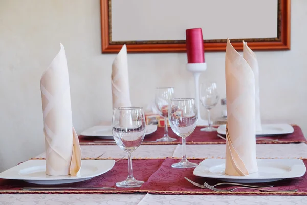 Tafel in een restaurant geserveerd — Stockfoto