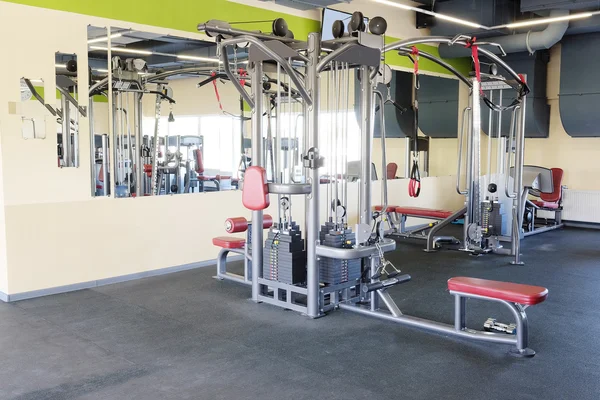 Interior del gimnasio club de fitness —  Fotos de Stock