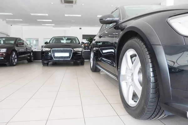 Cars in a dealer repair station in Moscow — Stock Photo, Image